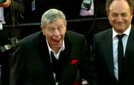 El público ovaciona al legendario Jerry Lewis en su homenaje en Cannes 