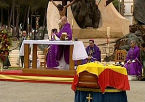 Morenés asiste al funeral  por los tres legionarios muertos en una explosión