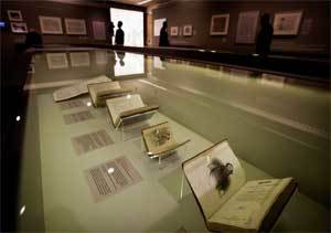 González inaugura la exposición Descubre Madrid en el complejo El Águila