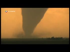 Una cadena de tornados asola el centro de Estados Unidos provocando muertos y heridos 