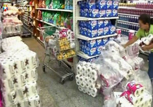 La ecasez de alimentos y medicamentos golpea a una desabastecida Venezuela