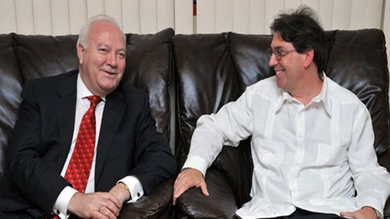 Moratinos llega  a Cuba, donde se reunirá con Gobierno e Iglesia