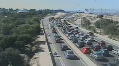 Atascos en las salidas de Madrid por la A6 y la A1