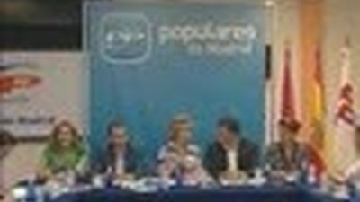 Aguirre envía a Zapatero 410.000 firmas recogidas contra la subida del IVA