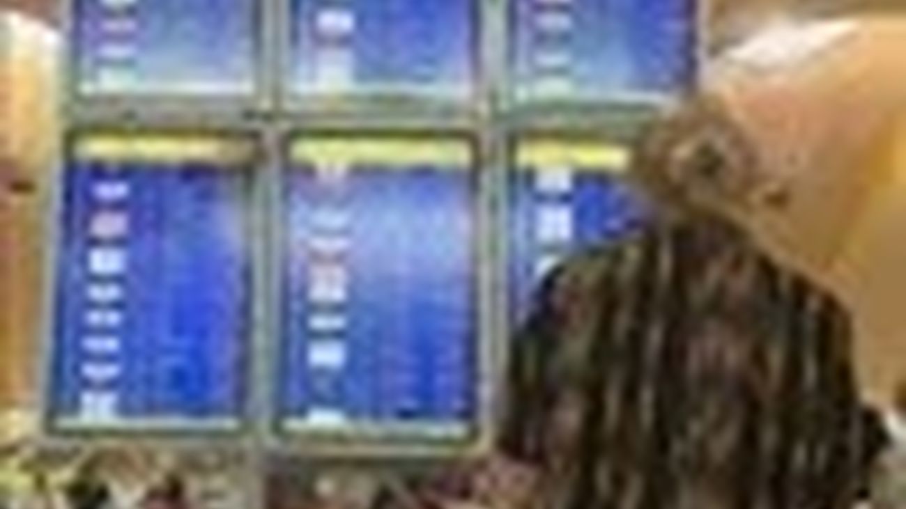 El absentismo en el centro de control aéreo de Barcelona alcanza el 34%