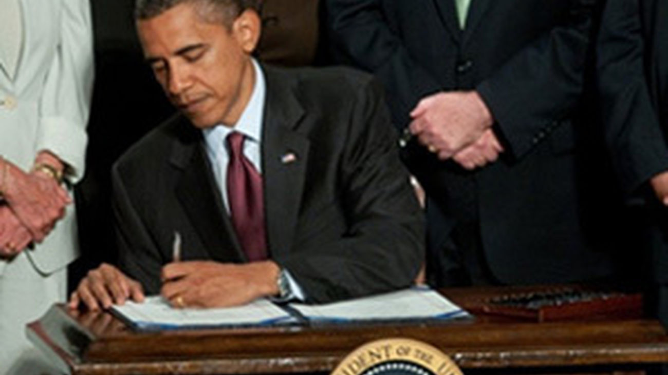 Obama firma la reforma financiera en EEUU