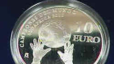 La CE confirma que 17 ex comisarios siguen cobrando un sueldo hasta que encuentren trabajo