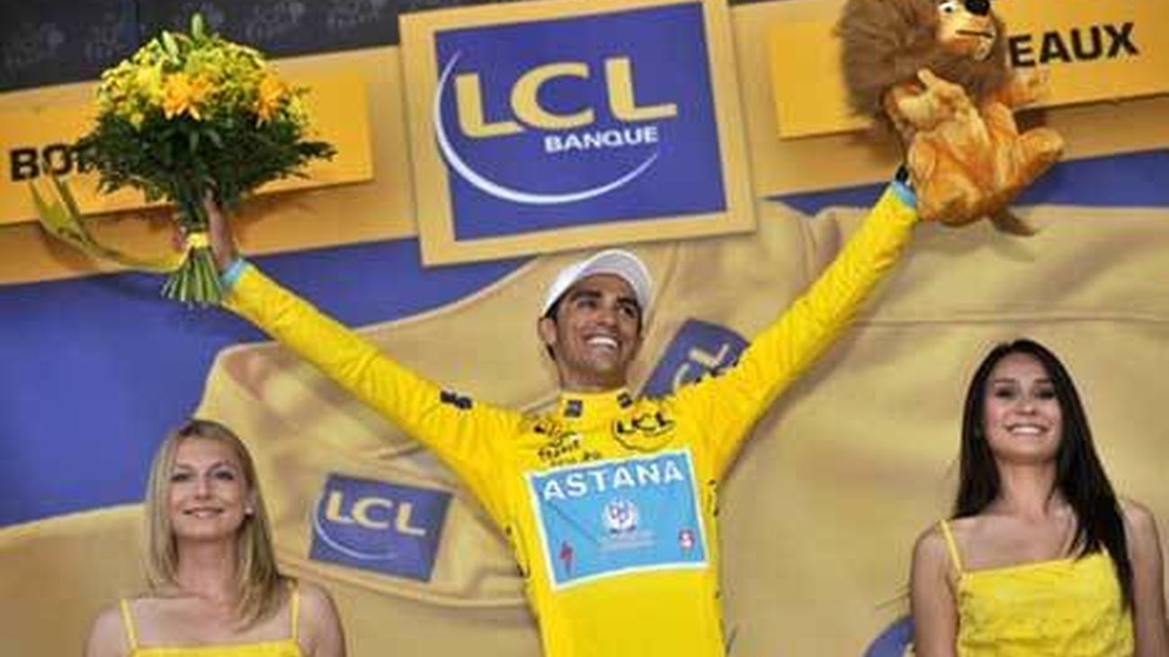 Contador en el podium del Tour de Francia