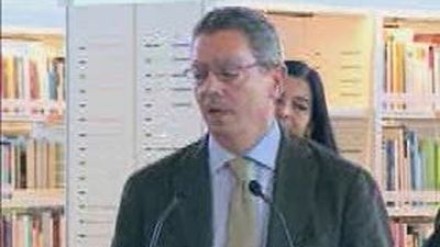 Gallardón inaugura la Biblioteca Ángel González en La Latina