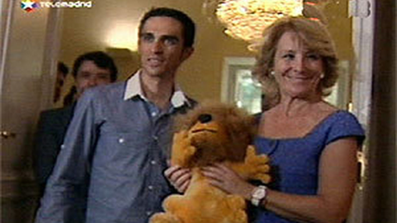 Aguirre felicita a Contador por ganar "el más duro de los tres"