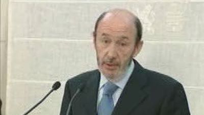 Rubalcaba mantiene la "guardia alta" ante ETA