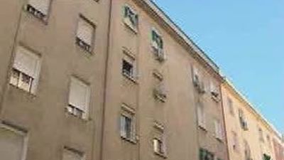 Desalojado un edificio en Arganzuela por miedo de derrumbe