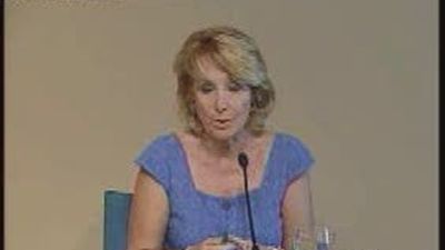 Aguirre dice que Zapatero busca prohibirlo todo