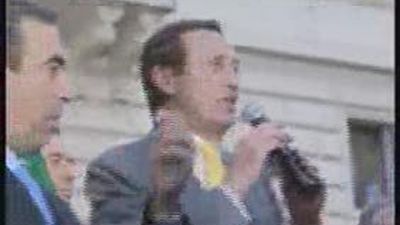 Berlusconi rompe con Fini y pone en peligro la legislatura