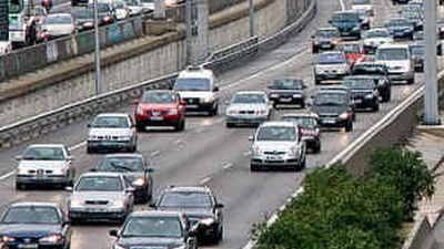 Un fallecido en el inicio de la operación del puente de Todos los Santos