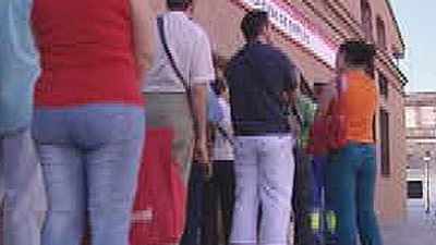 El paro baja en 76.500 personas y sitúa la tasa de desempleo en el 20,89 %