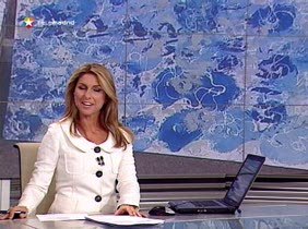 No usa pincel, pinta con sus senos