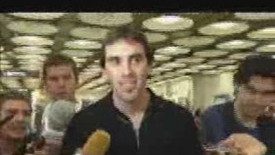 Godín pasa reconocimiento médico y firma su contrato por cinco temporadas