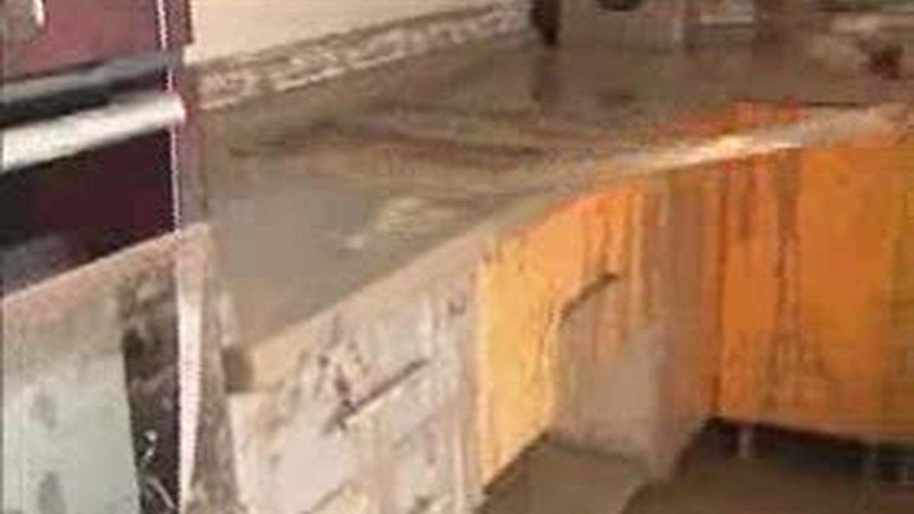 Bujalance y Aguilar de la Frontera limpian de lodo casas y calles