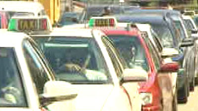 Retenciones en la salida de Madrid por la A-5 a causa de un accidente