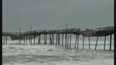 El huracán 'Earl' produce lluvia, viento y fuertes  olas en la costa de Carolina del Norte