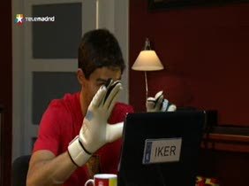 Iker y Sara en la habitación