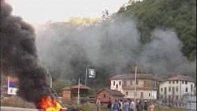 Los mineros siguen sus protestas cortando las carreteras