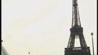Amenazas de bomba en la torre Eiffel y metro de París al aprobarse la ley del velo integral