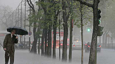 Madrid se prepara para evitar inundaciones ante la previsión de que llueva sobre la nieve acumulada
