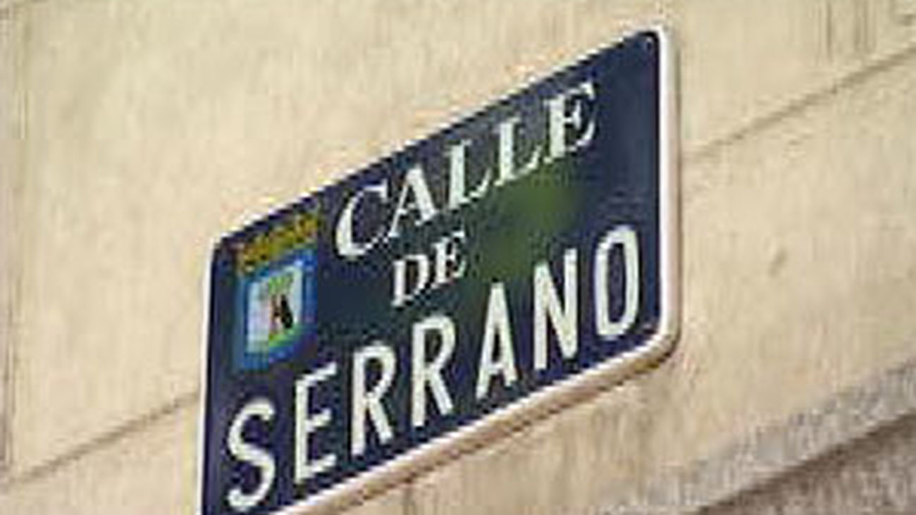 Placa calle Serrano