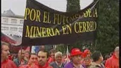Varios miles de personas se movilizan y no descartan una segunda marcha negra