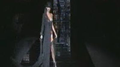 Cibeles Fashion Week: Pieles, plumas y tejidos "neopreno" se cuelan en las colecciones de verano