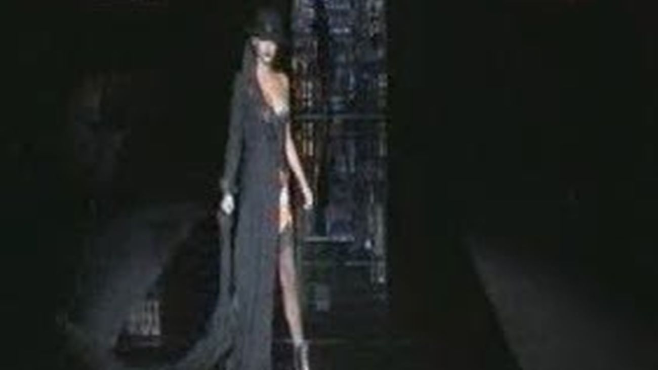 Cibeles Fashion Week: Pieles, plumas y tejidos "neopreno" se cuelan en las colecciones de verano