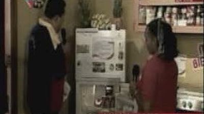 Chávez hace campaña electoral en televisión repartiendo electrodomésticos chinos a los venezolanos