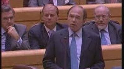 Zapatero acepta una propuesta del PP para dialogar sobre  financiación local y reducir las administraciones