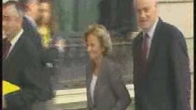 El FMI prevé que España crezca un 0,7% en 2011, la mitad de lo previsto por el Gobierno