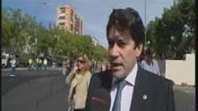 El desfile de la Fiesta Nacional desde escaleras, árboles o las Torres Kio