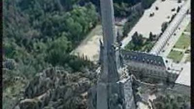 El Gobierno abre en secreto los osarios del Valle de los Caídos