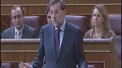 Zapatero rechaza descongelar las pensiones y Rajoy  le dice que así será "muy difícil" pactar su reforma