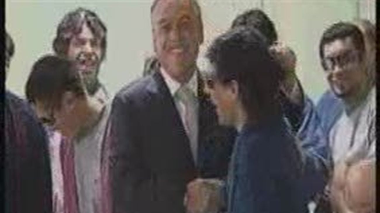 Los 33 mineros chilenos se recuperan con rapidez en el hospital tras su rescate