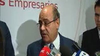 Díaz Ferrán: "Sólo se puede salir de la crisis trabajando más y ganando menos"