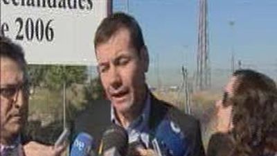 Gómez dice que Aguirre ha dejado de construir 55 centros de salud prometidos