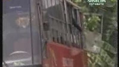 Al menos 9 muertos tras explotar una bomba en un autobús en sur de Filipinas