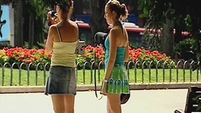 "Prohibido llevar minifalda"