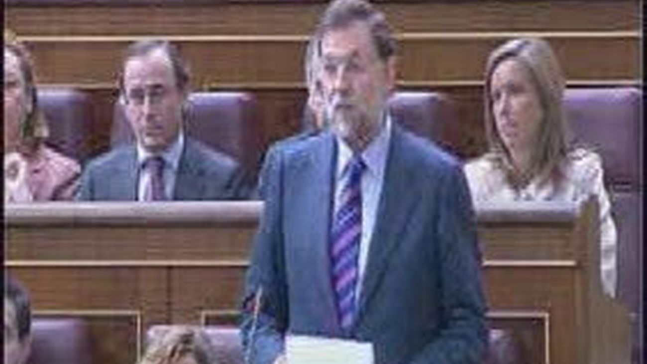 Zapatero afirma que el estado de bienestar es mejor que en 2004 y Rajoy le acusa de empobrecer a España