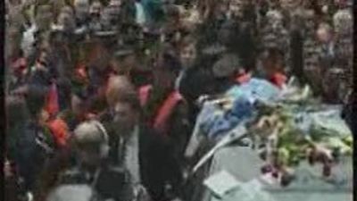 La lluvia no empañó el multitudinario adiós a Néstor Kirchner en Buenos Aires