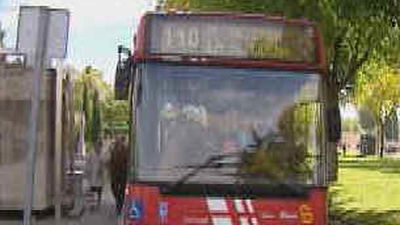 Dos nuevas líneas de autobuses darán  servicio desde este lunes a los barrios alejados de Metrosur