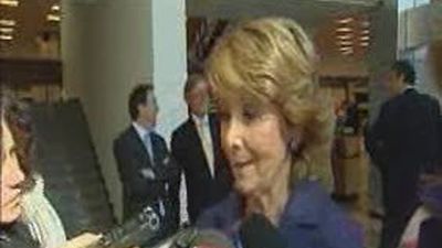 Aguirre ve "chocante" que Zapatero no reciba al Papa tras orar con Obama