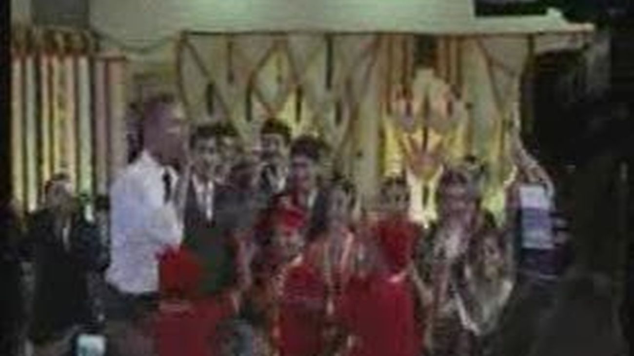 Obama baila con niños durante su visita a la India