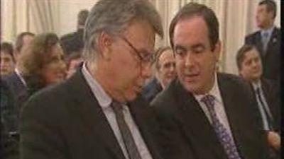 Bono defiende a Felipe González el "mejor" jefe  de Gobierno en España "de la A hasta la X"